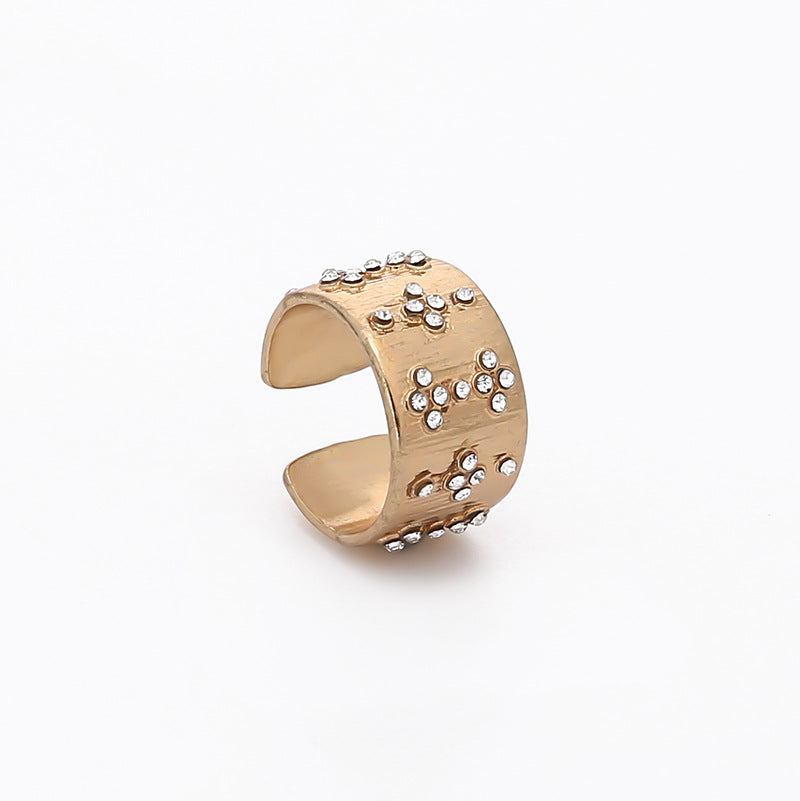 Individual Micro-Diamond-Encrusted Split Ring Niche Design Wind Ring