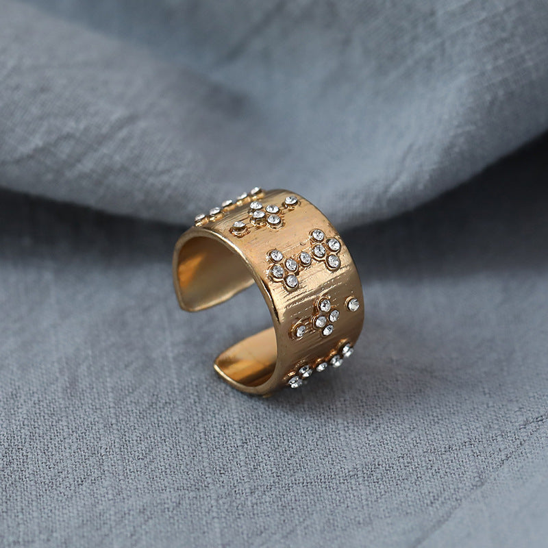 Individual Micro-Diamond-Encrusted Split Ring Niche Design Wind Ring