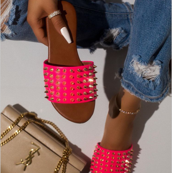 2020 New And Fashional Woman Sandals Studded Spiked Strap Lightly Padded Insole Slippers