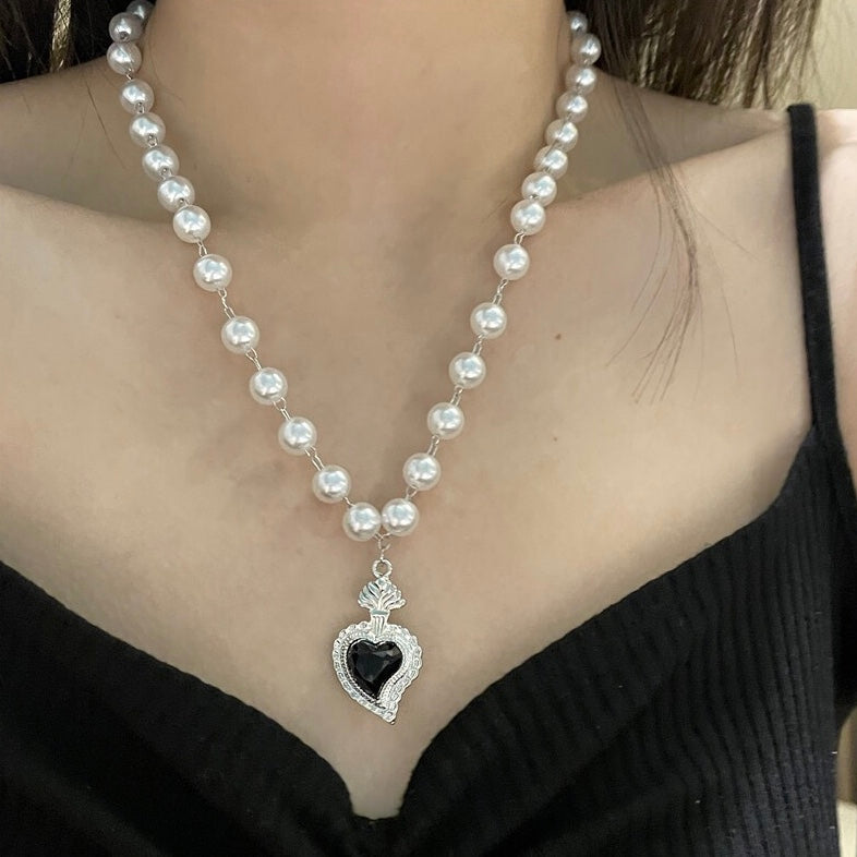 Beaded Cool Black Heart Necklace with Pearl