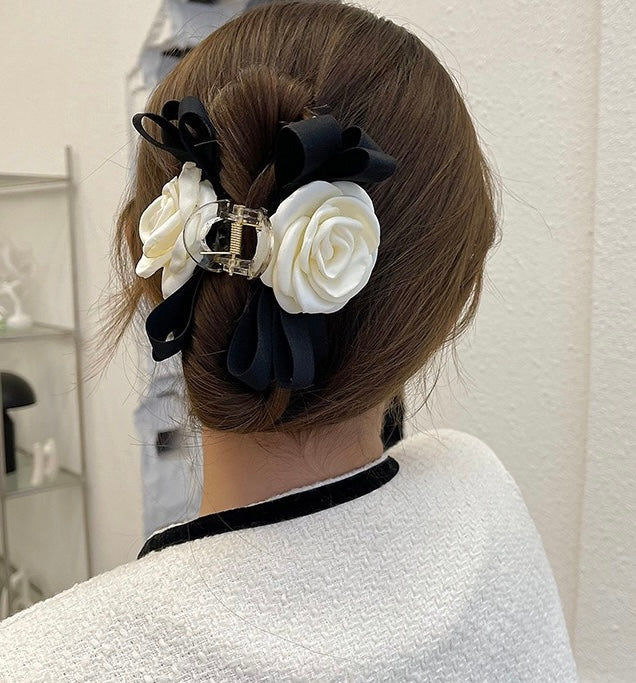 Camellia White and Black Claw Clip