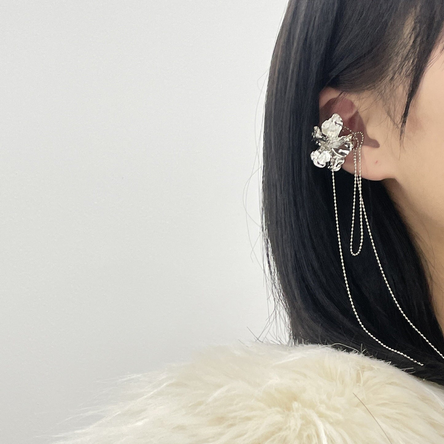 Drapey Line Ear Bone Clip