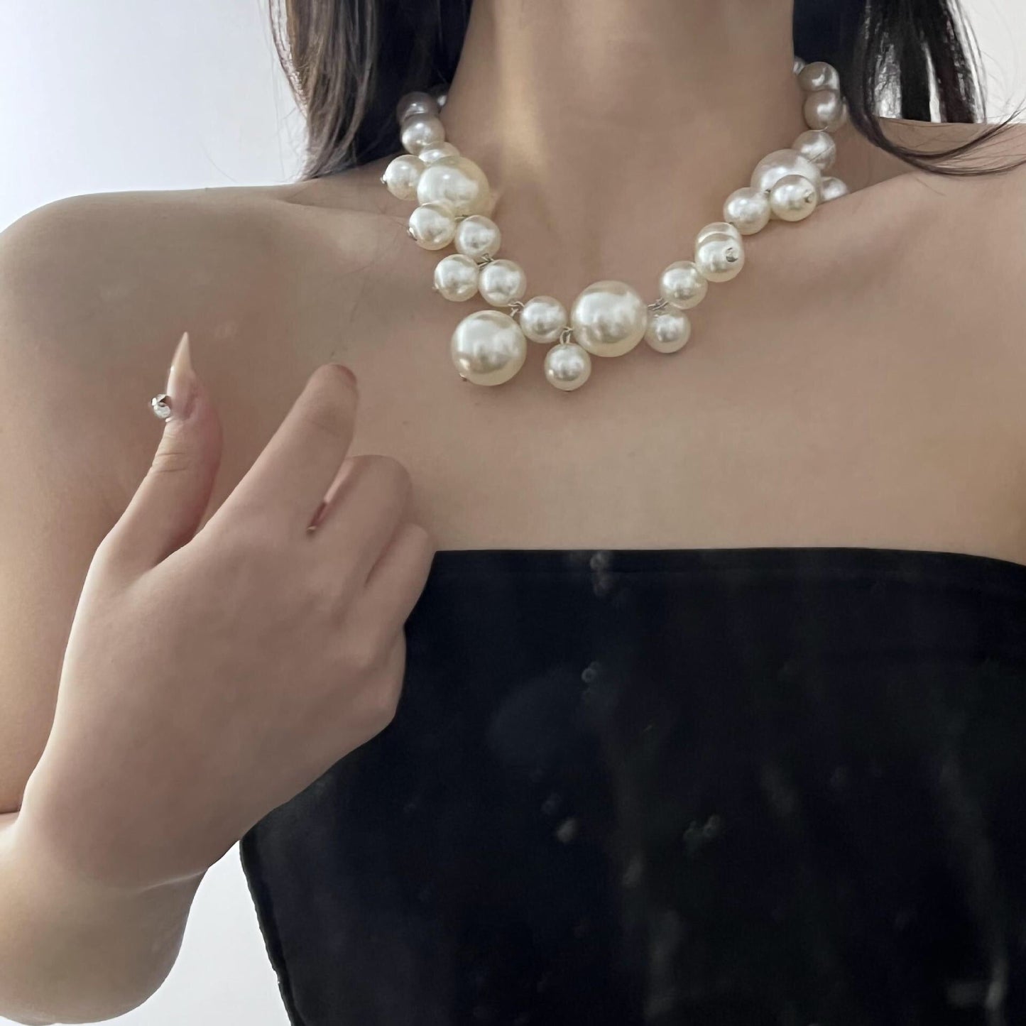 Baroque style pearl necklace