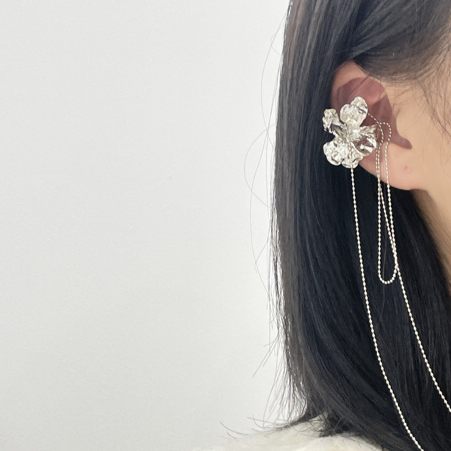 Drapey Line Ear Bone Clip