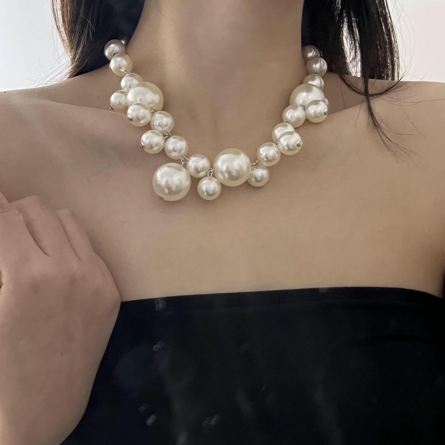 Baroque style pearl necklace